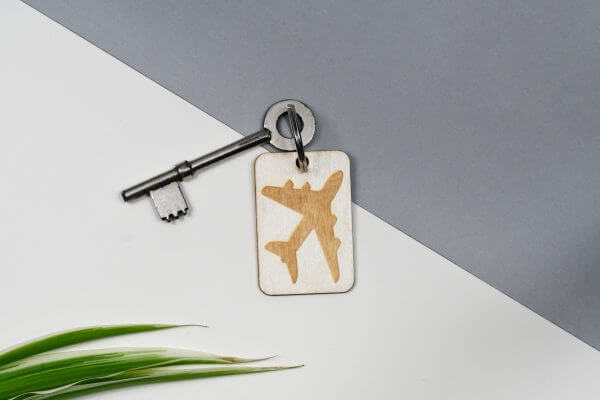 Off Around the World plane Keyring (side 1)